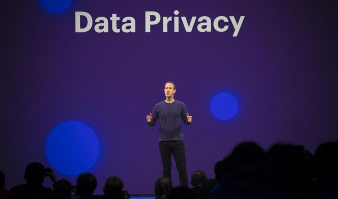 扎克伯格因Facebook在隐私问题上所犯的错误而受到抨击