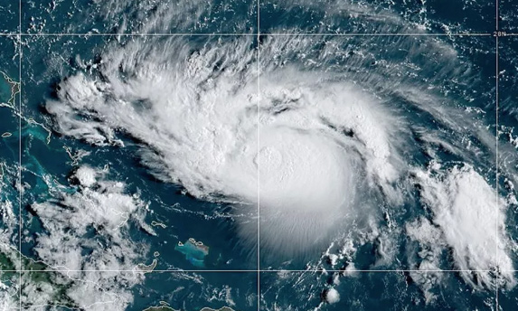 飓风“多里安”升至最高级别 登陆巴哈马