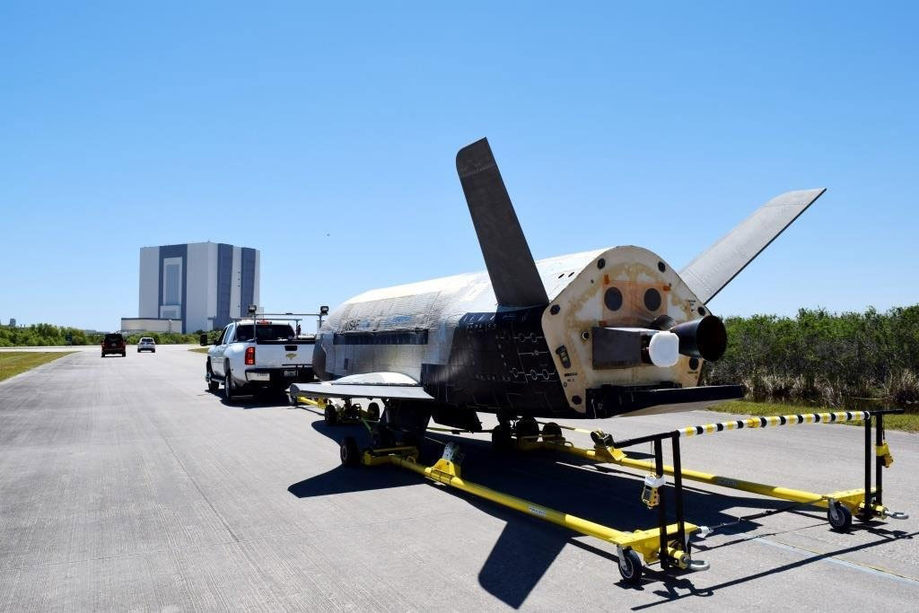 秘密飞行780天：美国军用航天飞机X-37B返回地球